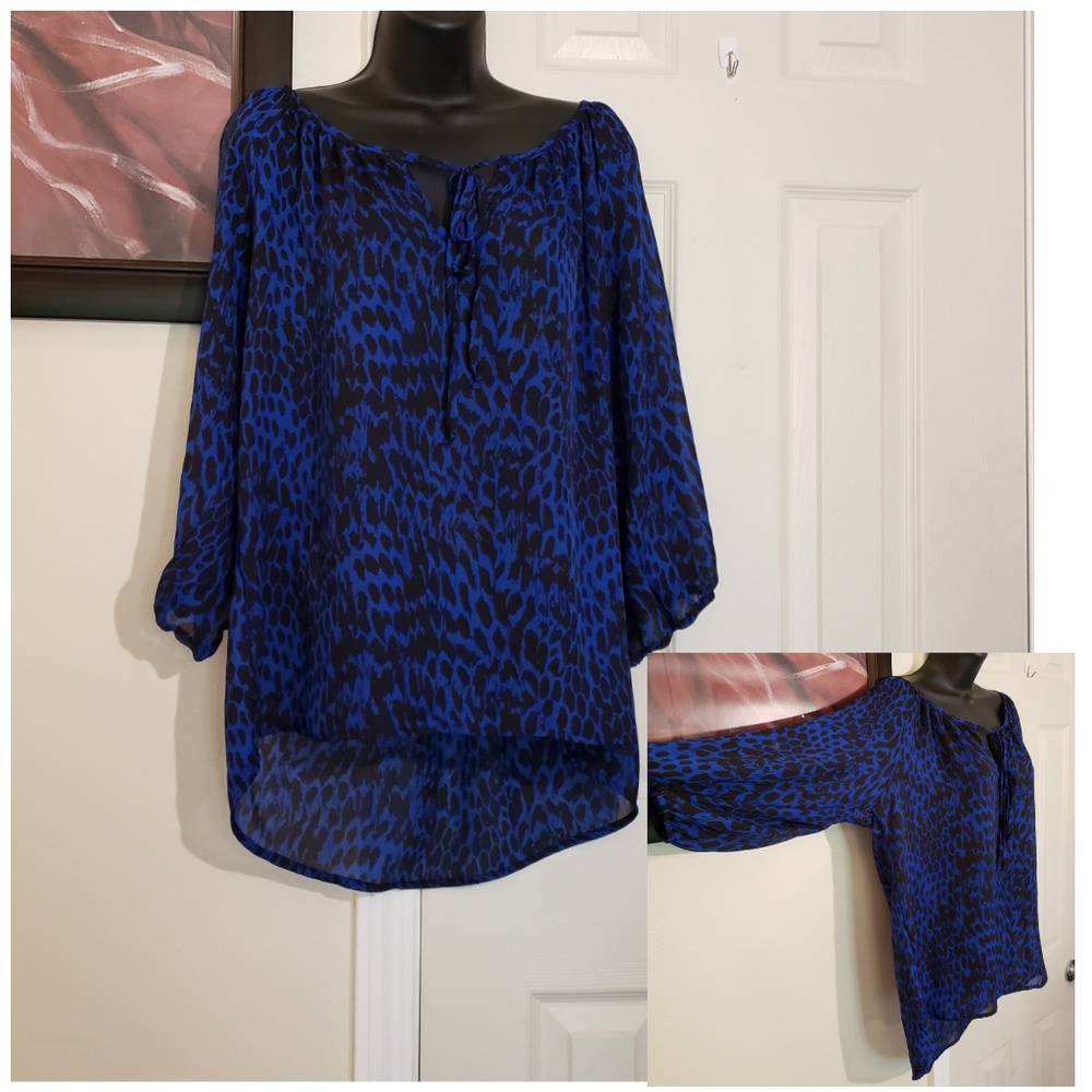 NWOT CS Focus Hi/lo Keyhole Neckline Top, Size medium